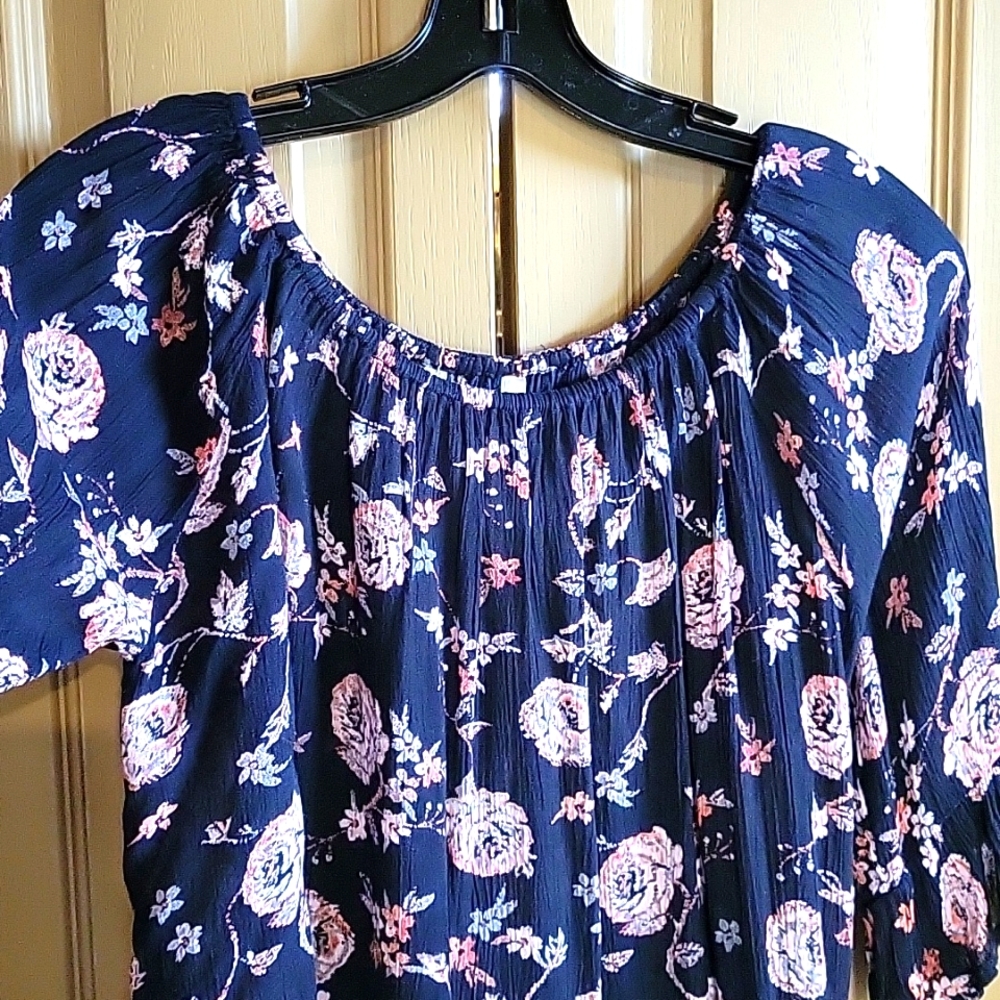 VANILLA STAR NAVY BLUE NWOT FLORAL BOHEMIAN STYLE BLOUSE